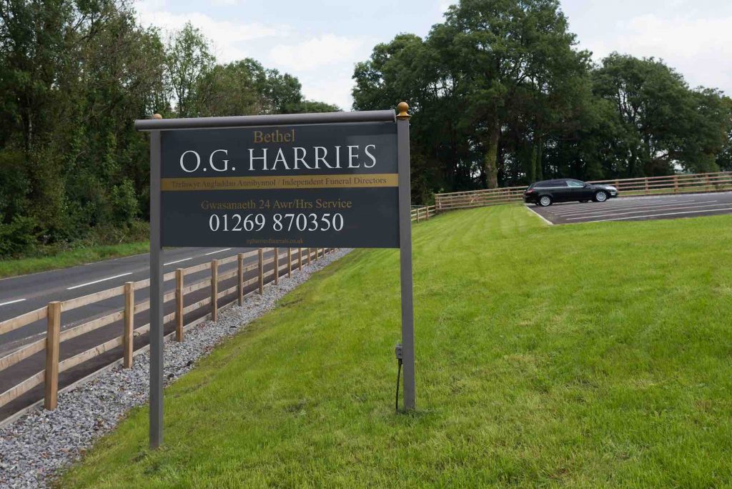 OG-Harries-Funeral-Directors-Pontyberem-Funeral-Home-Carmarthenshire-Pontyberem-Llanelli-Sign